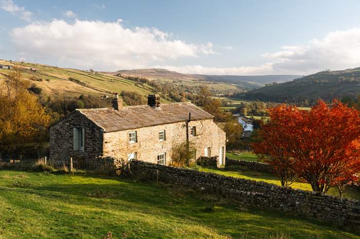 Nettlebed is a 3 bedroom, dog friendly self catering cottage near Hawes.