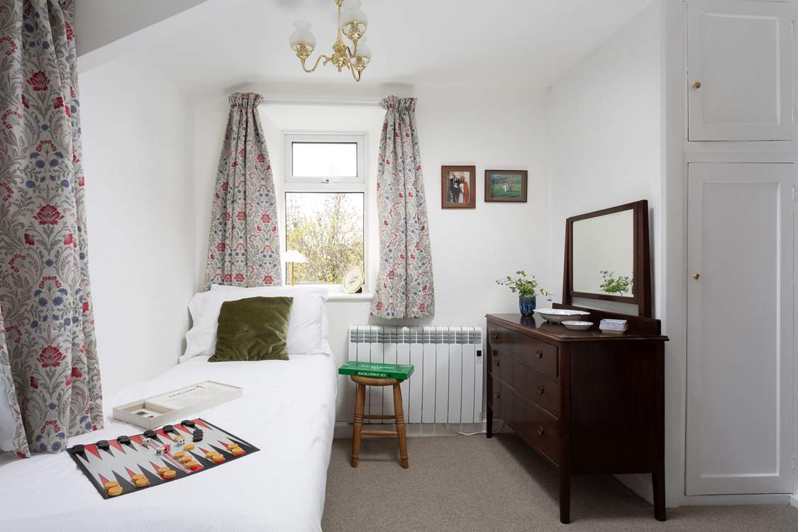 Such a pretty country bedroom.