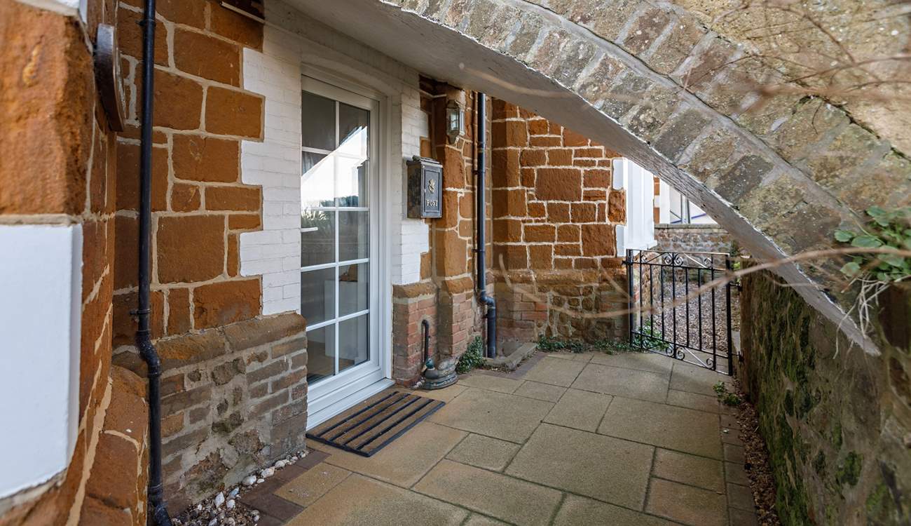 Visit this stunning sea front apartment in 'Sunny Hunny'.