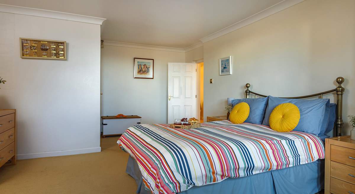 Plenty of space in the master bedroom, enjoy breakfast in bed!