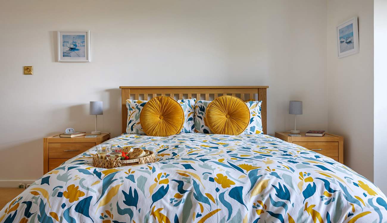 Plenty of space in the main bedroom, enjoy breakfast in bed!