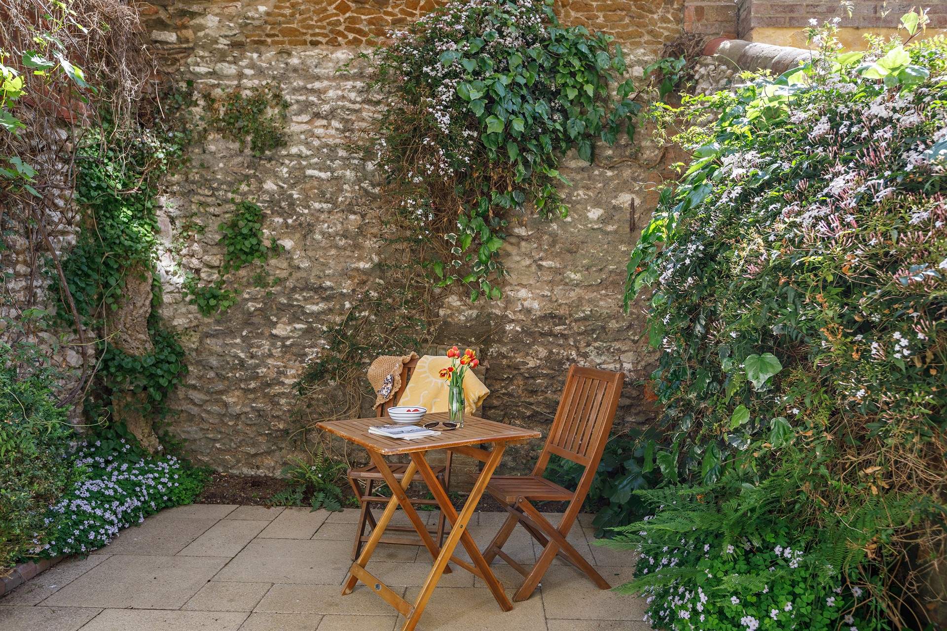 Enjoy your favourite tipple in this secluded hideaway.
