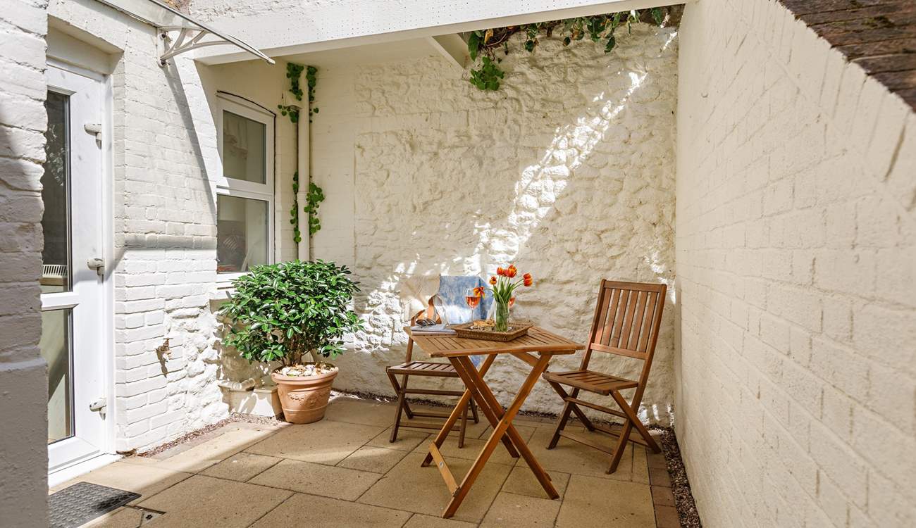 Your secluded patio, perfect for alfresco dining. 