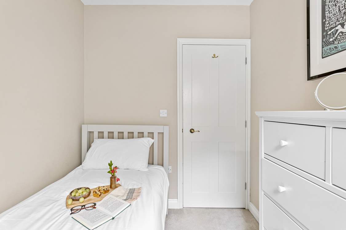 With a single bed, bedroom 3 is such a sweet room.