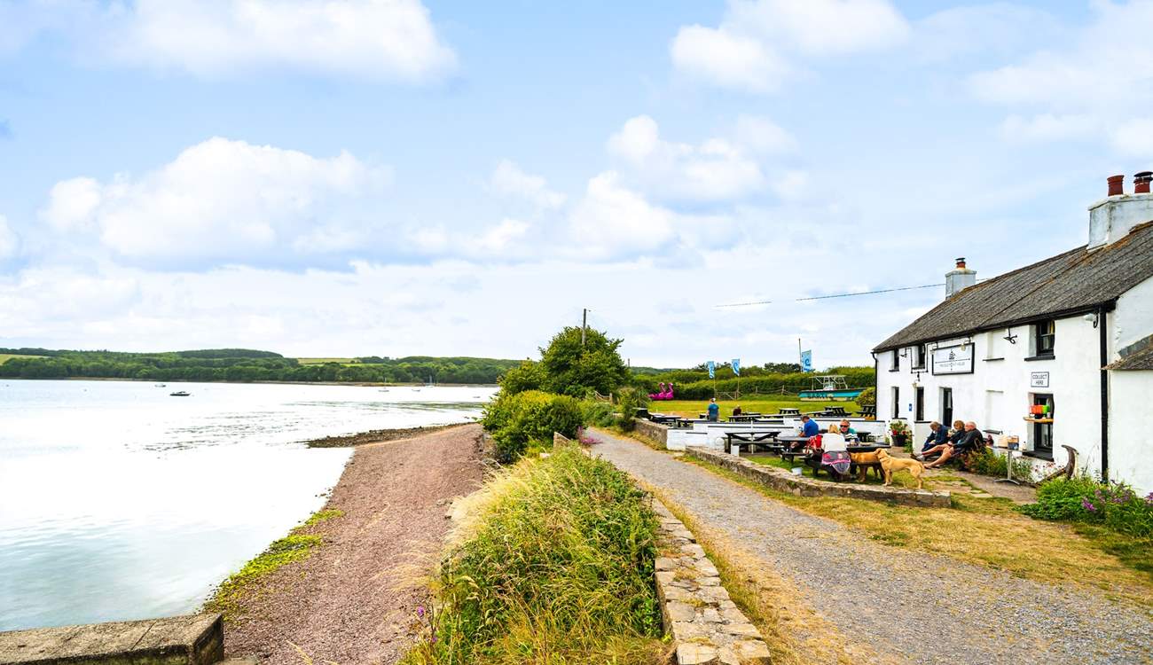 The Old Point House is the perfect spot for lunch or dinner. Look out for live music events and themed nights. 