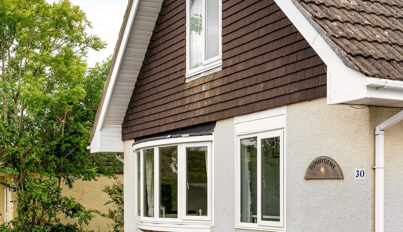 For walkers, beach lovers, explorers or those simply wishing to get-away-from-it-all, a happy holiday awaits throughout the year in To The Beach. 