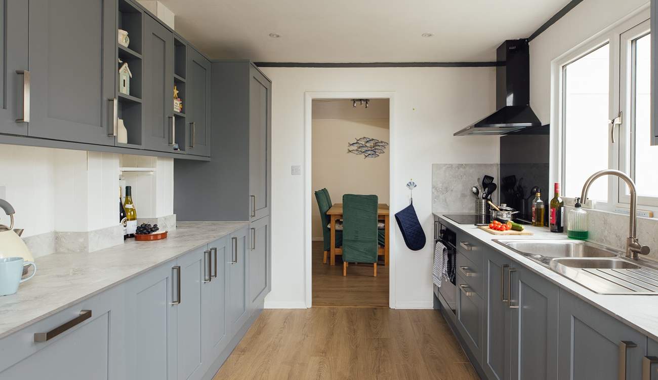 You'll find all you need for trying some tasty recipes in the stylish new kitchen. 