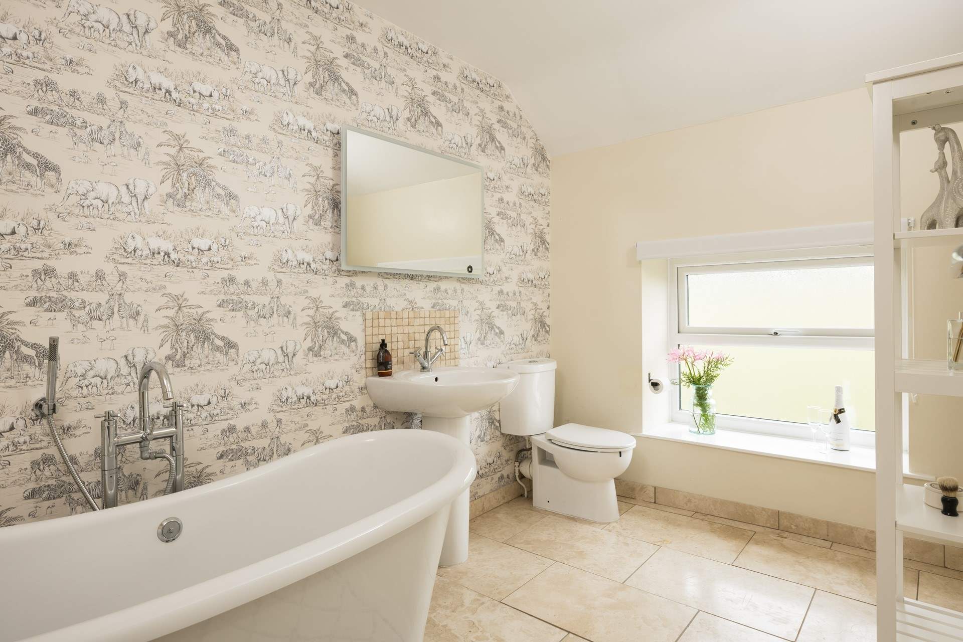 Amazing wallpaper in the family bathroom.