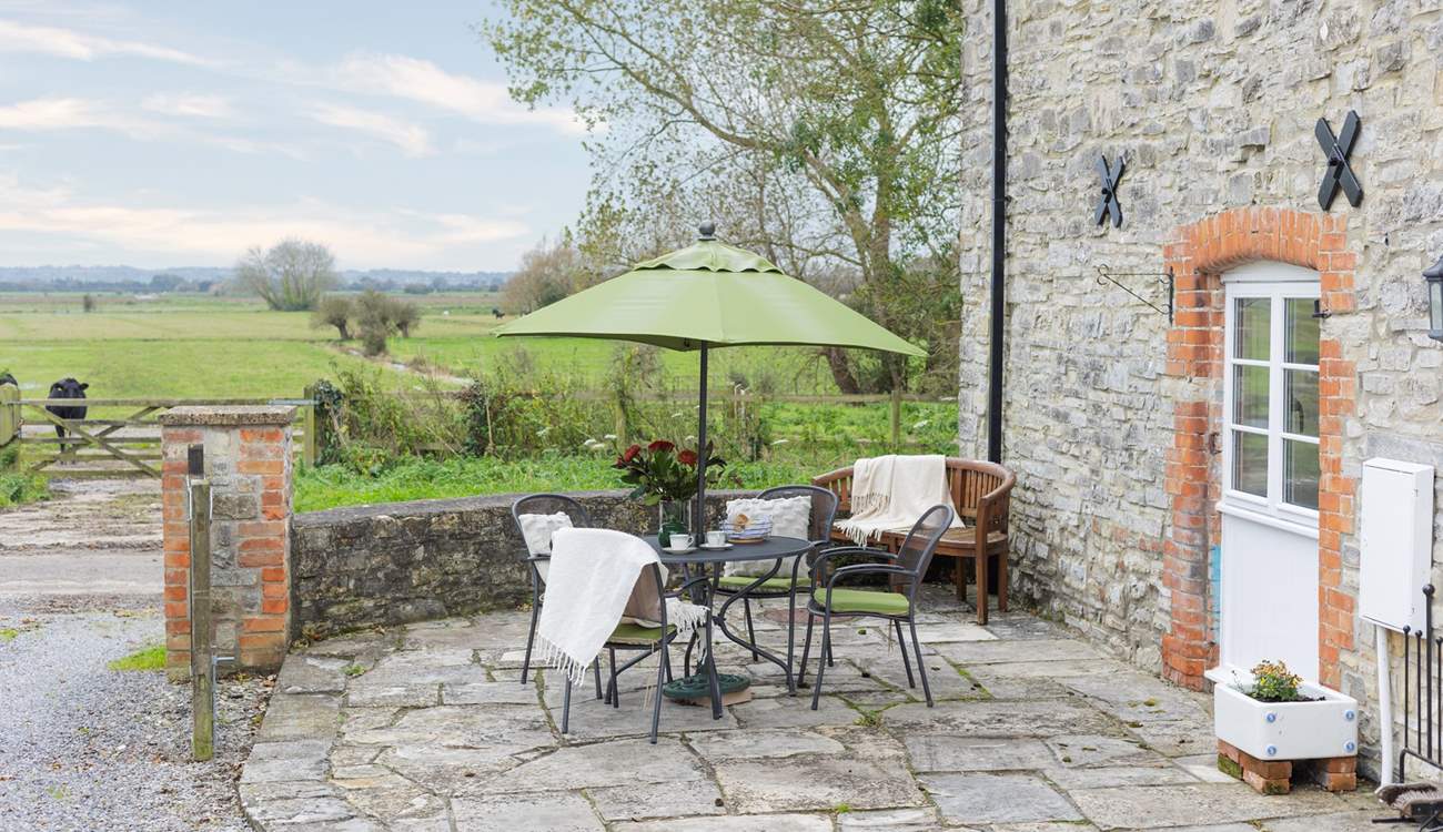 Enjoy summer evenings on the terrace.