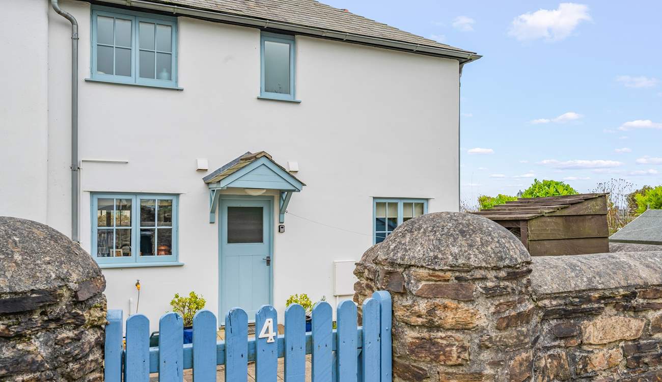 Park up just outside your gate and prepare to make this charming cottage 'home-from-home'.