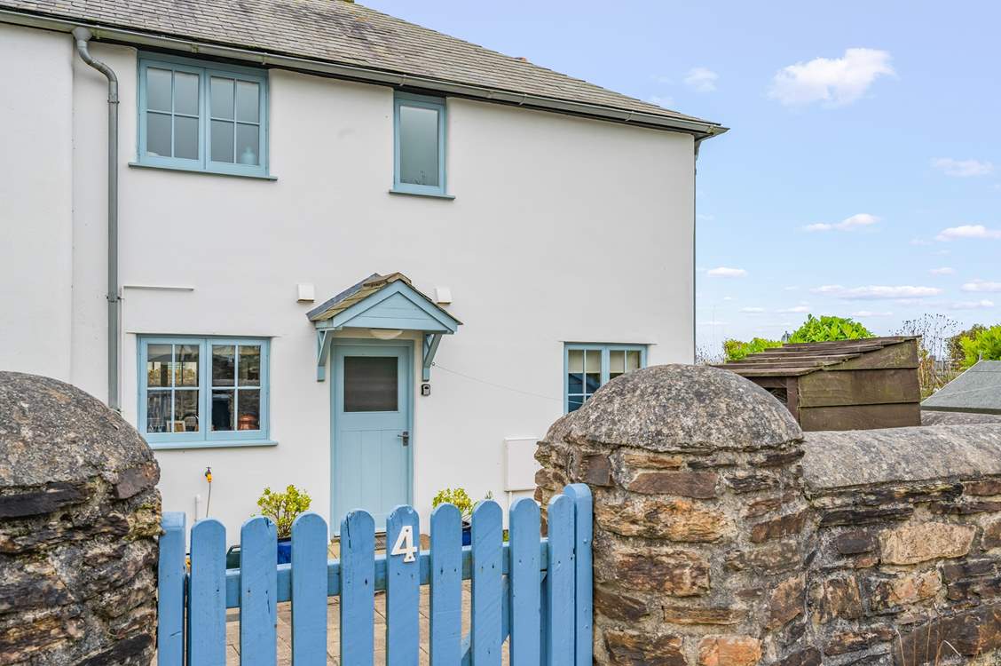 Park up just outside your gate and prepare to make this charming cottage 'home-from-home'.
