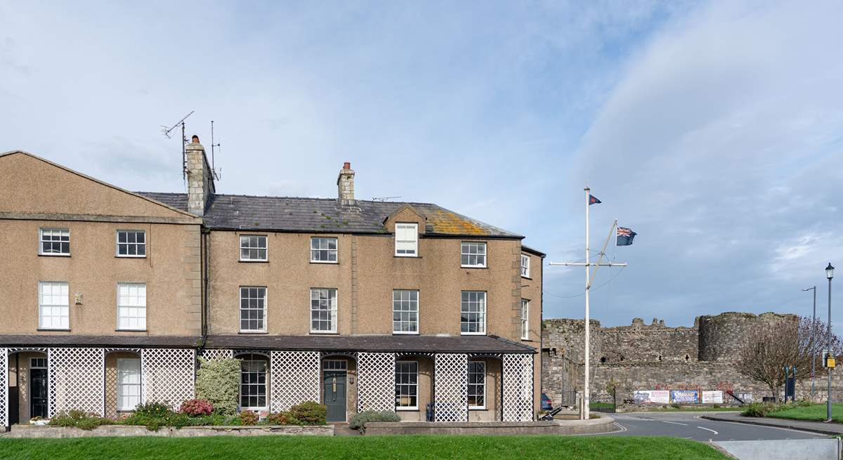 Steeped in history and elegance, this terraced property is nestled in a prime location on the sea front in Beaumaris, very near Beaumaris Castle. 