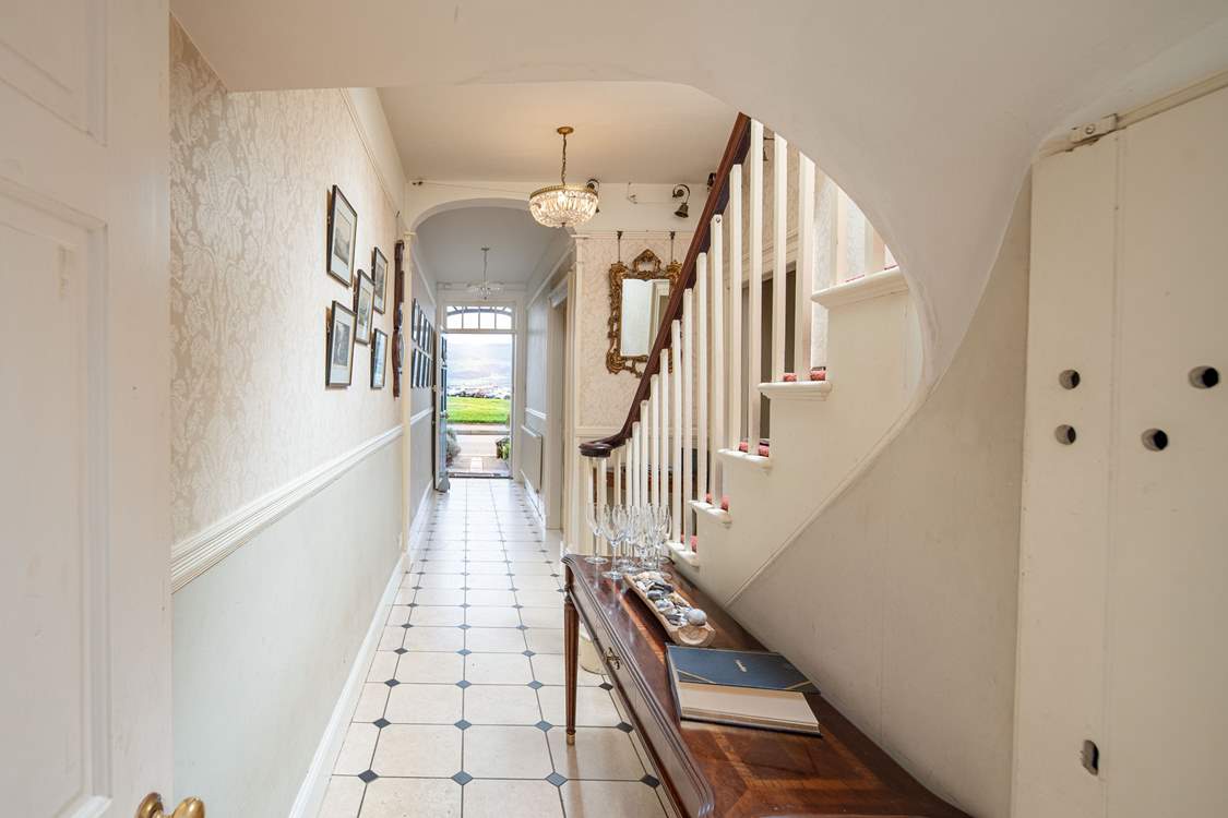 Comfort and original features combine. The sea is almost on the doorstep.