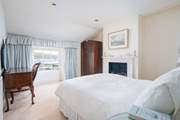 Pretty room with a gorgeous view.