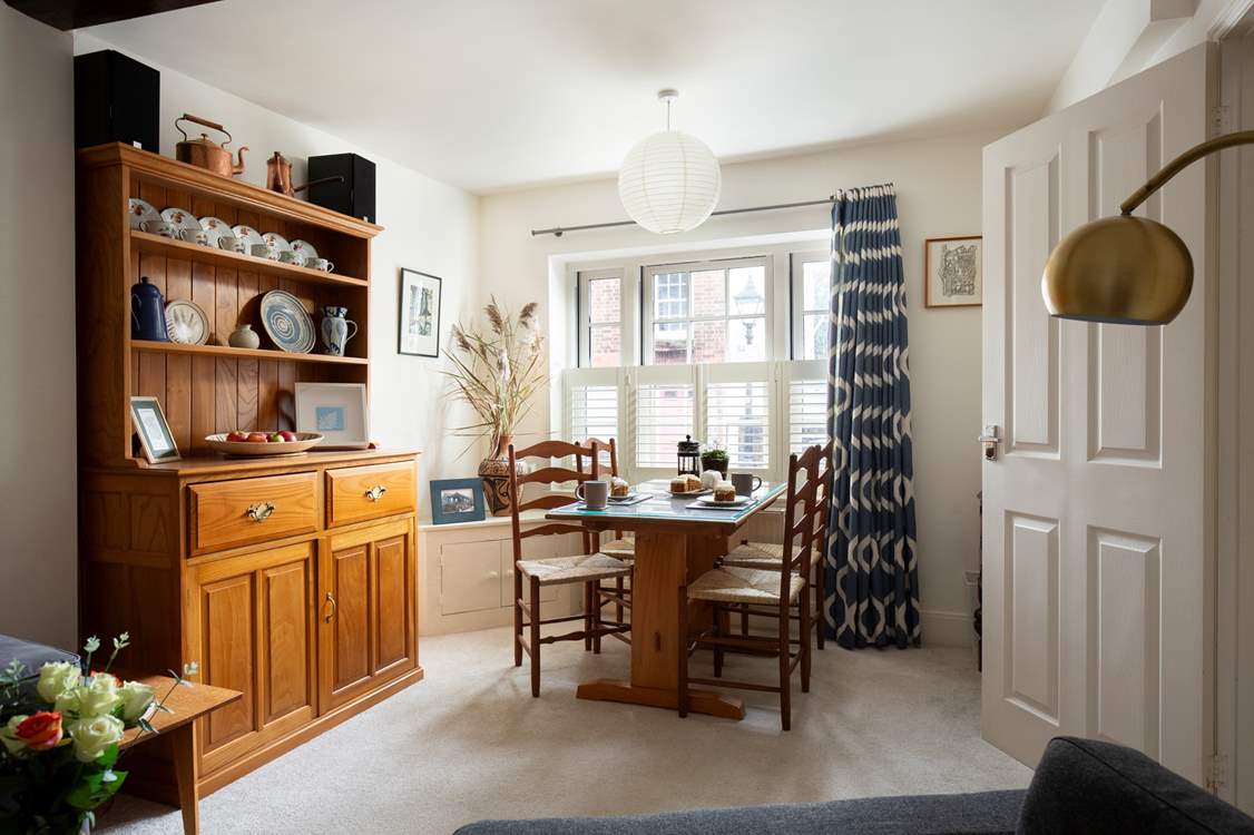 Enjoy a hearty meal or coffee and cake at the dining-table.