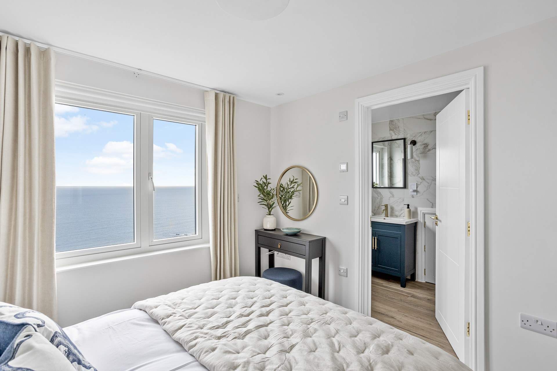 More of those stunning sea views to wake up to.