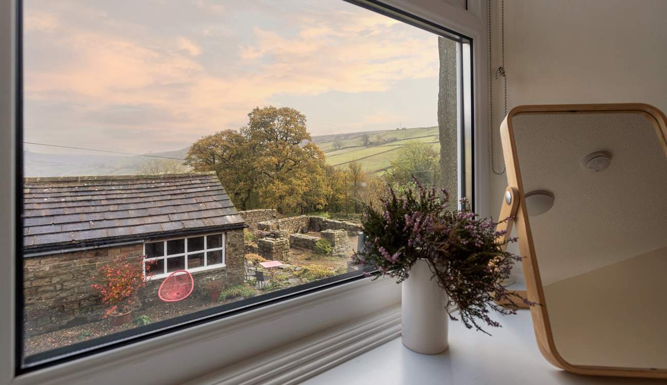 In the morning you can watch the sun rise over the dale.