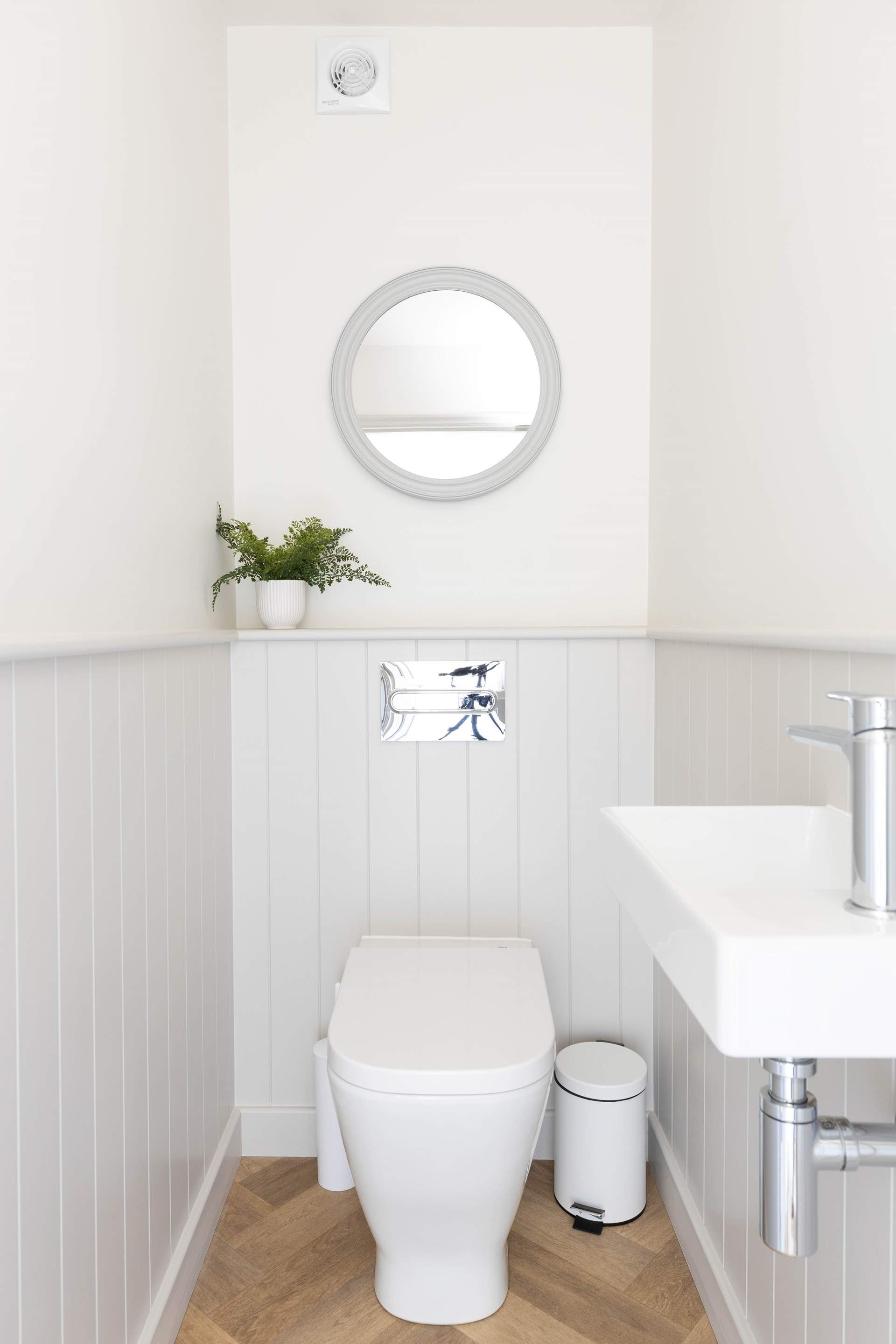 On the first floor you will find a separate WC to the family bathroom. 