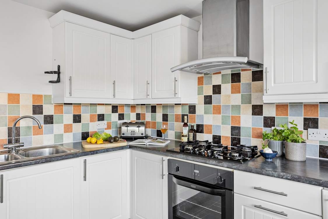 With such a great choice of places to eat and drink in Looe, we are not sure if you will use the kitchen.