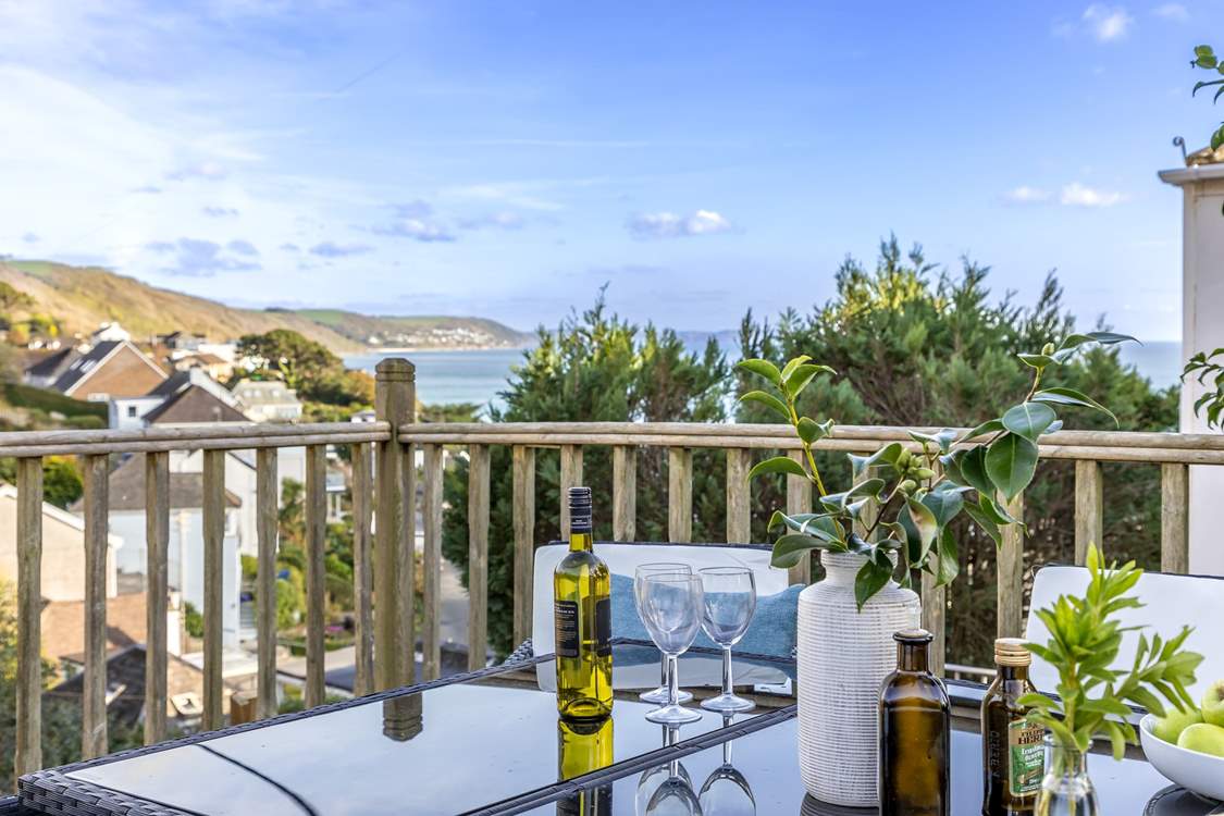 Enjoy holiday meals al fresco style.