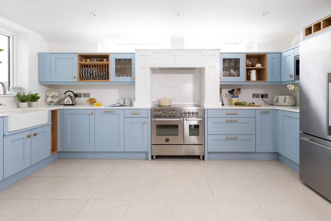 This delightful kitchen has all the equipment you'll need to create a culinary masterpiece.