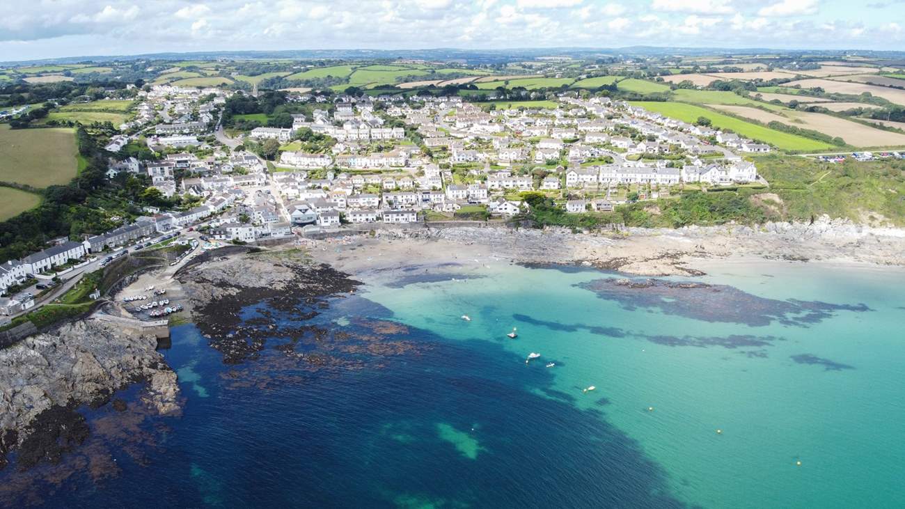 The quaint village of Portscatho is a short drive away.