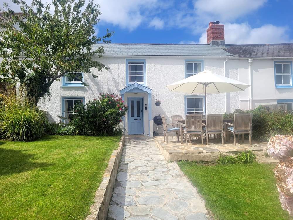 Welcome to Rosslyn your quintessential Cornish holiday cottage.