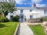 Welcome to Rosslyn your quintessential Cornish holiday cottage.
