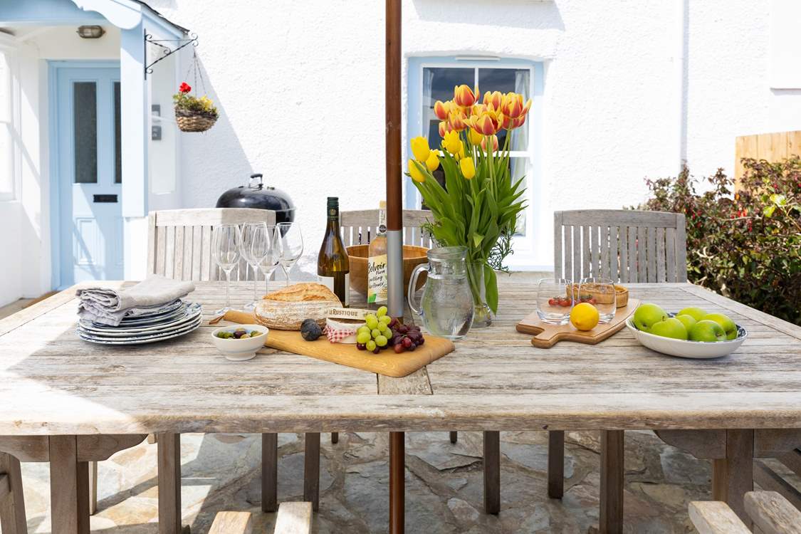 The best holiday pastime is surely al fresco dining!