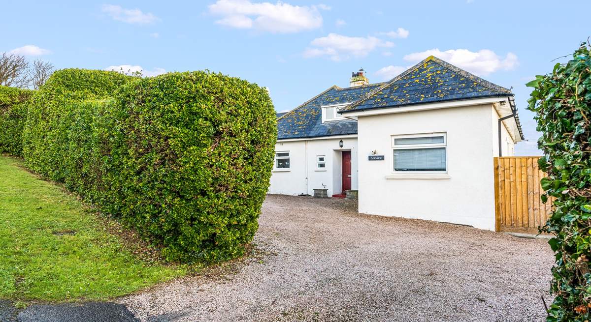 Welcome to Seaview. This huge house is neatly tucked away in the most magnificent elevated spot.