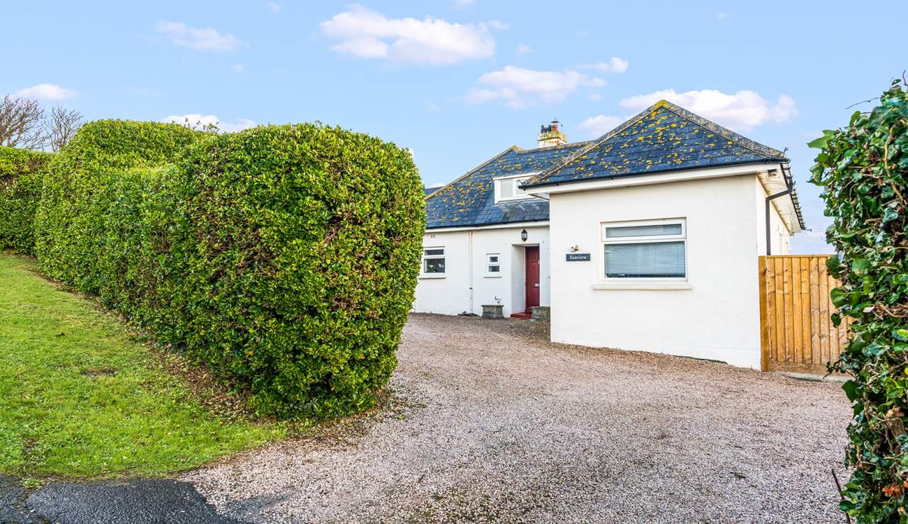 Welcome to Seaview. This huge house is neatly tucked away in the most magnificent elevated spot.