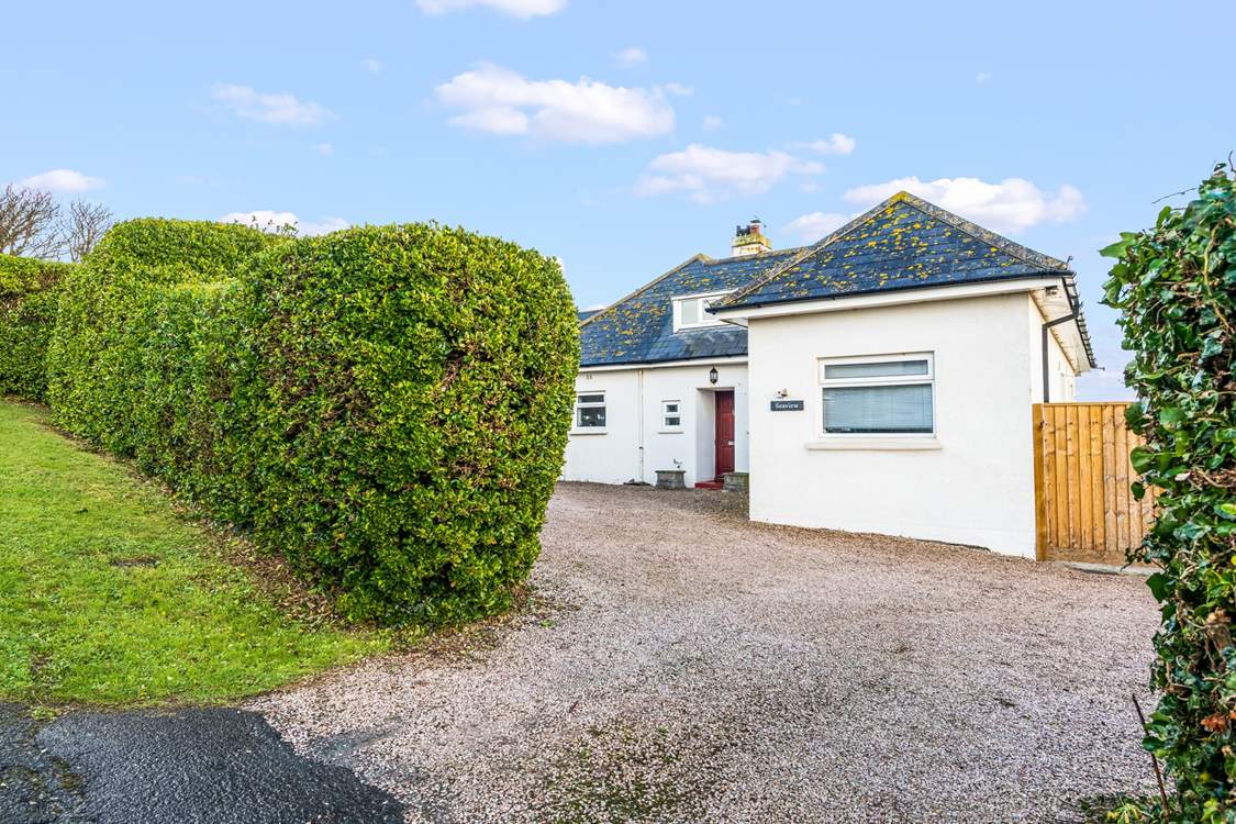Welcome to Seaview. This huge house is neatly tucked away in the most magnificent elevated spot.