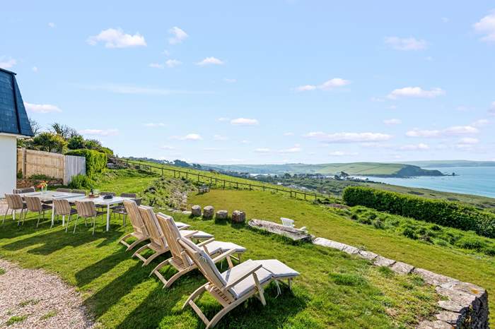 Seaview is a 6 bedroom, dog friendly home with sea views in Bigbury-on-Sea, Devon.