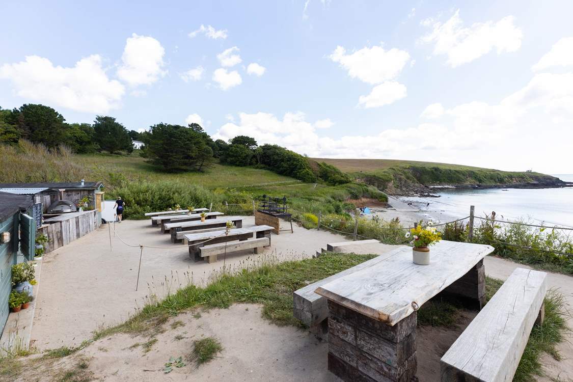 The Hidden Hut is perfectly placed overlooking Porthcurnick beach.