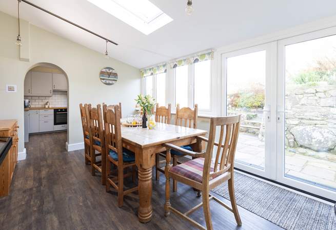 Dine al fresco taking in the views from the secluded terraces or gather around the dining-table. 