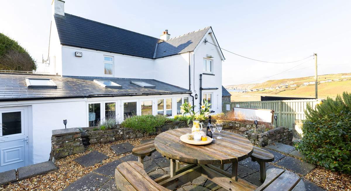 Just a stroll to the golden sands and rolling surf at Newgale Beach. Take a coffee in the cafe after a wonderful swim in the sea or time on the paddleboard.  