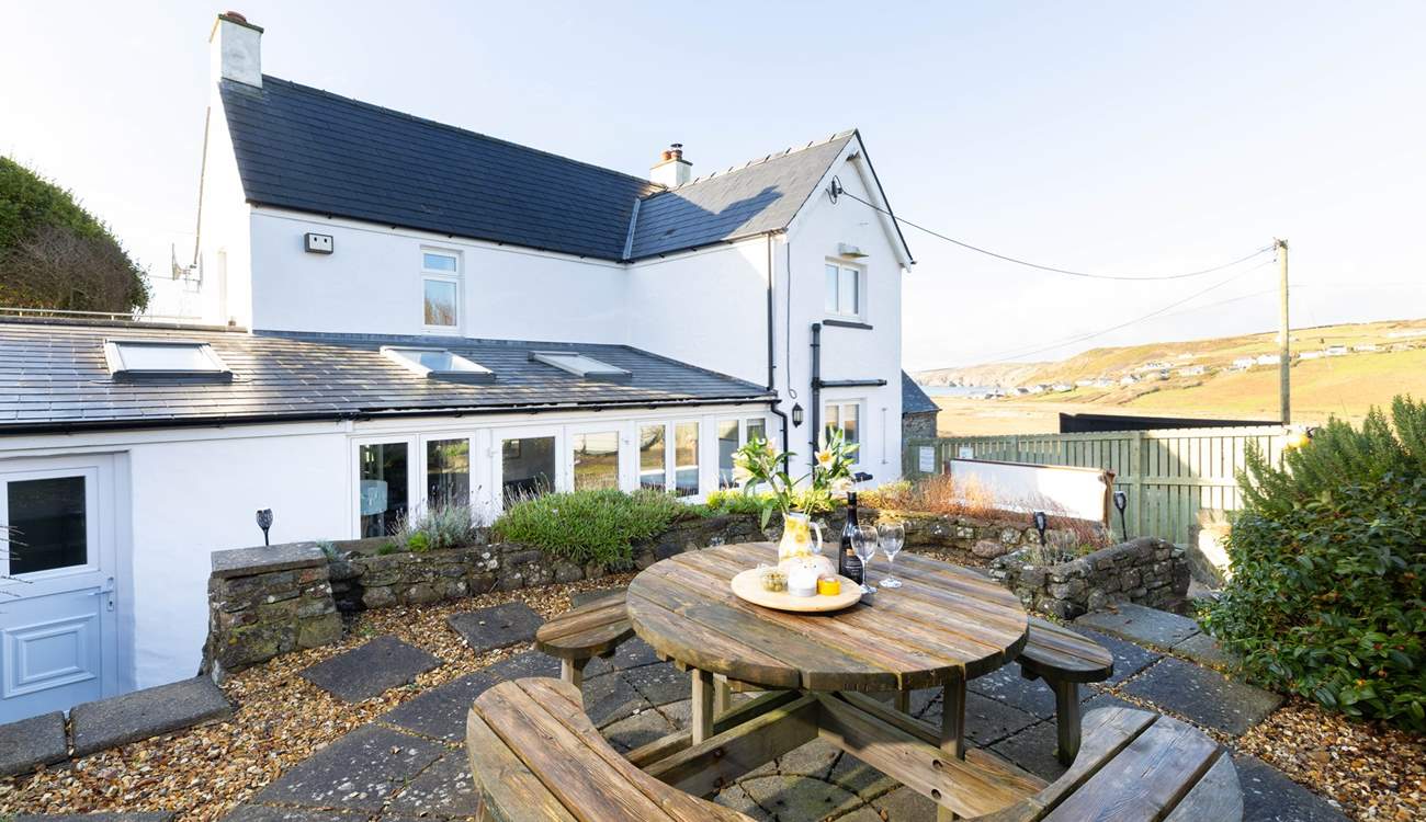Just a stroll to the golden sands and rolling surf at Newgale Beach. Take a coffee in the cafe after a wonderful swim in the sea or time on the paddleboard.  
