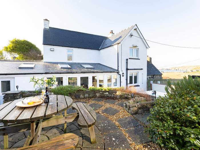 Newgale Beach Cottage, Sleeps 8 in St Davids