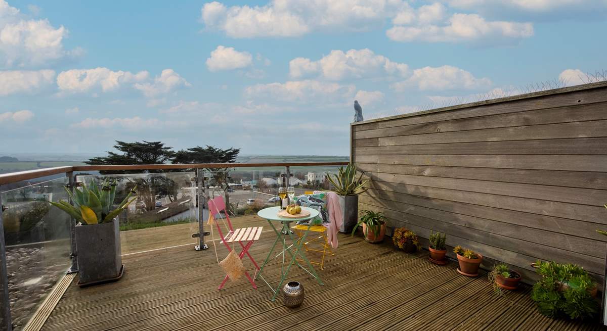 The large roof terrace catches the sun most of the day. 