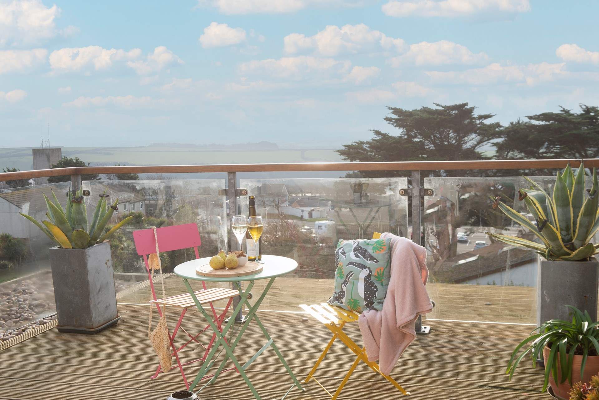 Enjoy a refreshing sundowner on the roof terrace. 