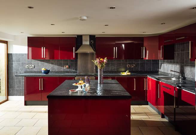 Ideal open plan space for holiday get-togethers. The holiday chef can create tasty feasts in the well-equipped kitchen. Throw open the doors to the sunny patio. 