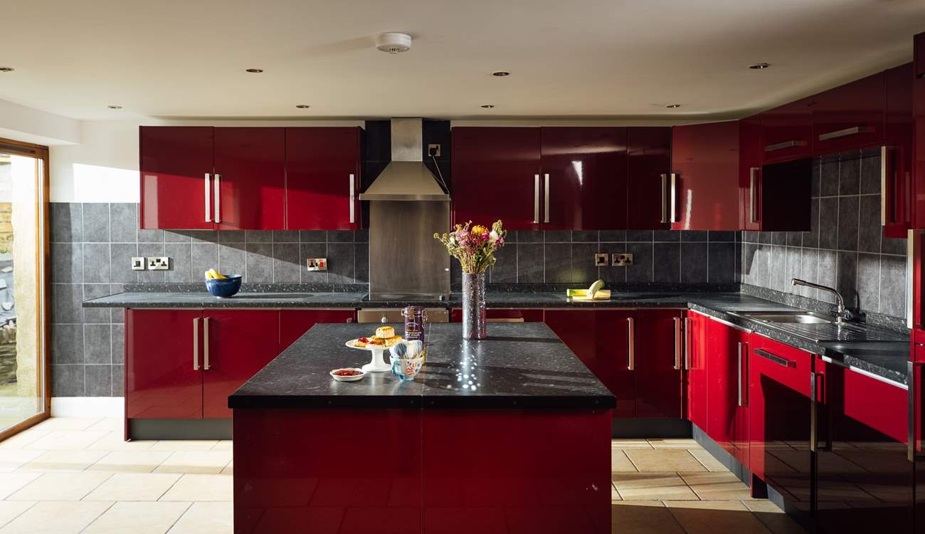 Ideal open plan space for holiday get-togethers. The holiday chef can create tasty feasts in the well-equipped kitchen. Throw open the doors to the sunny patio. 