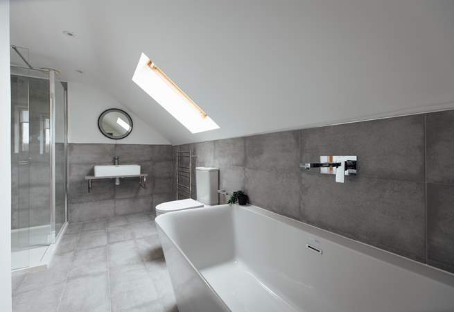 Gorgeous deep bath for some holiday relaxation. Or maybe you prefer the shower.  