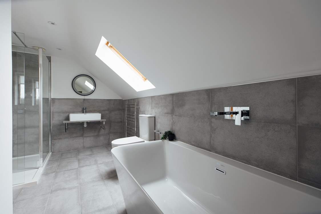Gorgeous deep bath for some holiday relaxation. Or maybe you prefer the shower.