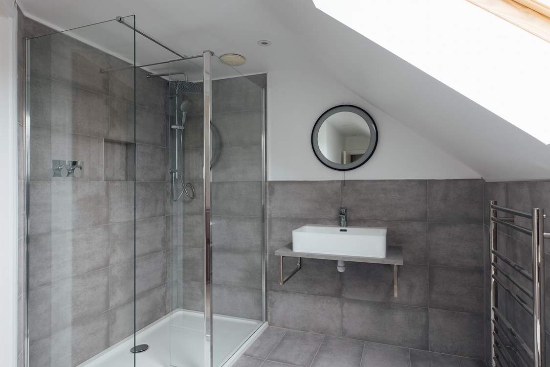 Great double shower in the elegant family bathroom.