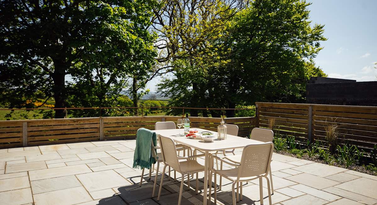 Surrounded by the idyllic landscape, enjoy sunny breakfasts or dinner alfresco under the stars,