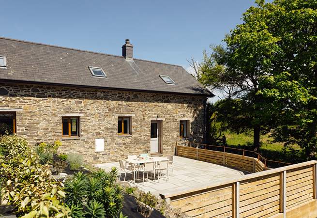 Relax in the peace and tranquility or explore the local magnificent Cardiganshire coastline. Spot the dolphins in Cardiganshire Bay by taking a boat trip from New Quay, a short drive away. 