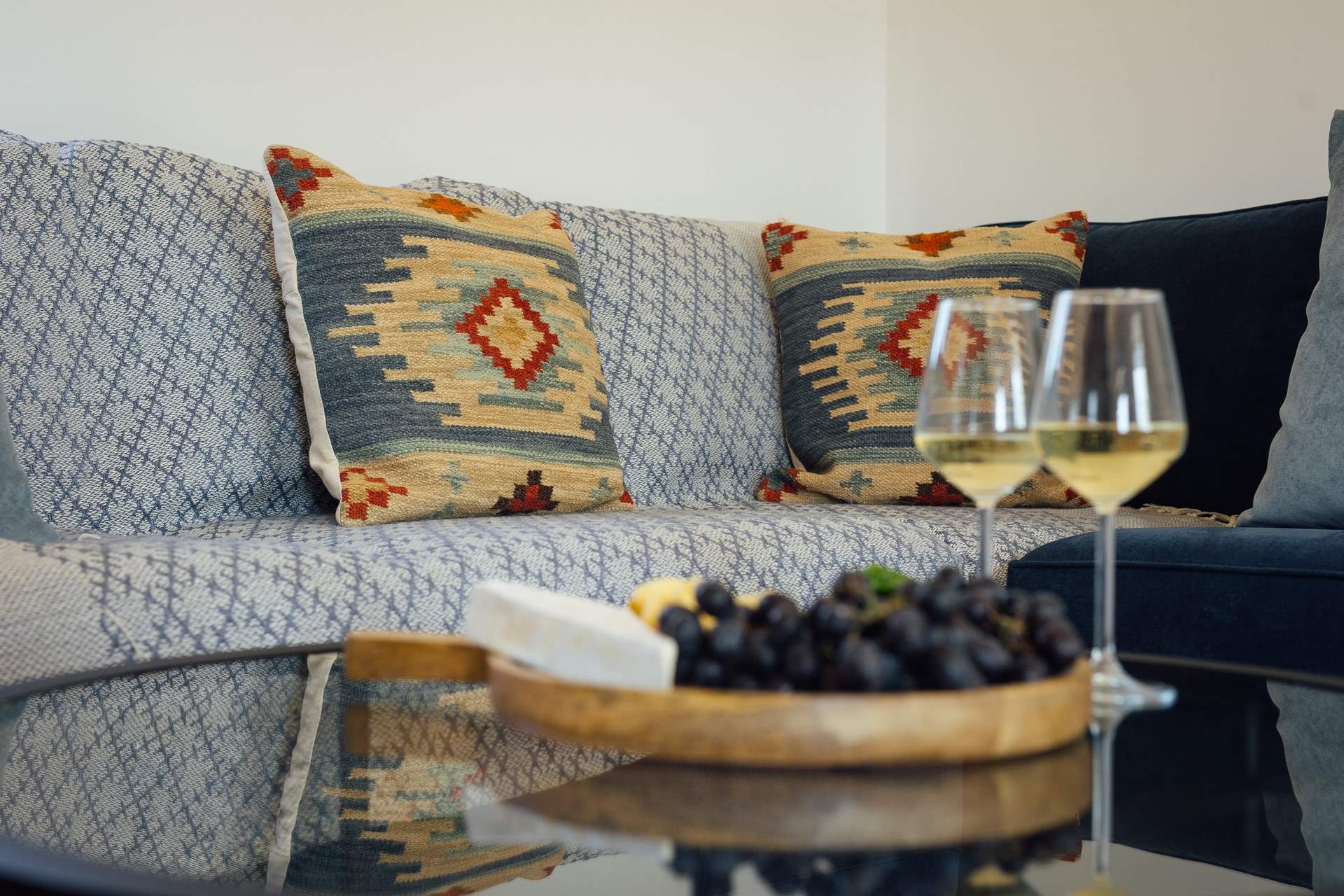 Chill out on the comfy sofas. 