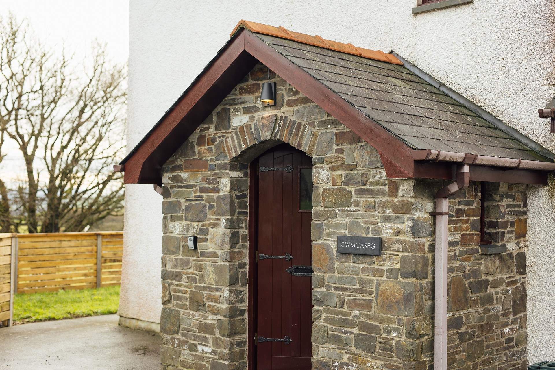 Regardless of the season choose gorgeous Cwmcaseg for your Welsh holiday. Nestling in an idyllic location with far reaching views, yet a ten minute drive to the seaside town of Aberystwyth. Take a boat trip from New Quay to spot the local dolphins. 