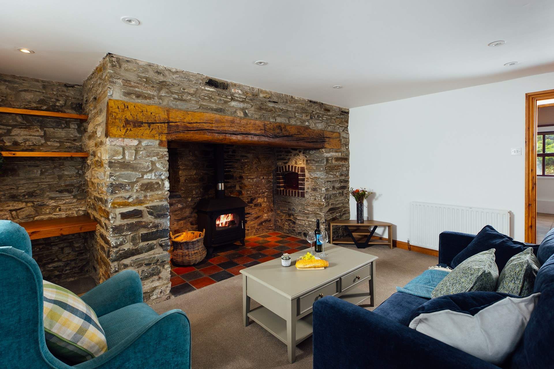 After a day exploring the nearby beaches, where dolphins are often seen in the Bay, relax in the warming glow of the wood burner. Throughout the year, gorgeous Cwmcaseg, a peaceful Welsh retreat, offers the ideal destination. 